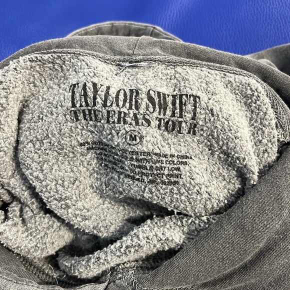 Taylor Swift Charcoal Graphic Hoodie eras tour medium - Picture 4 of 7
